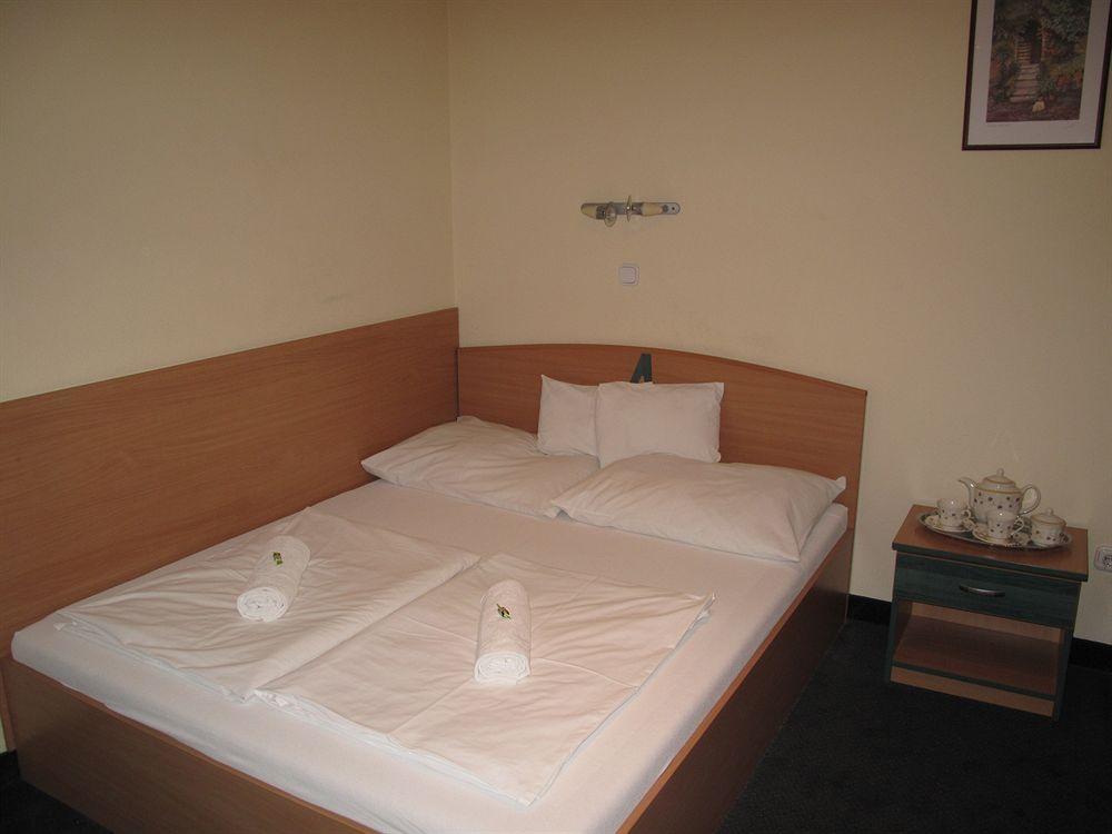 Alfréd Panzió Bed and breakfast