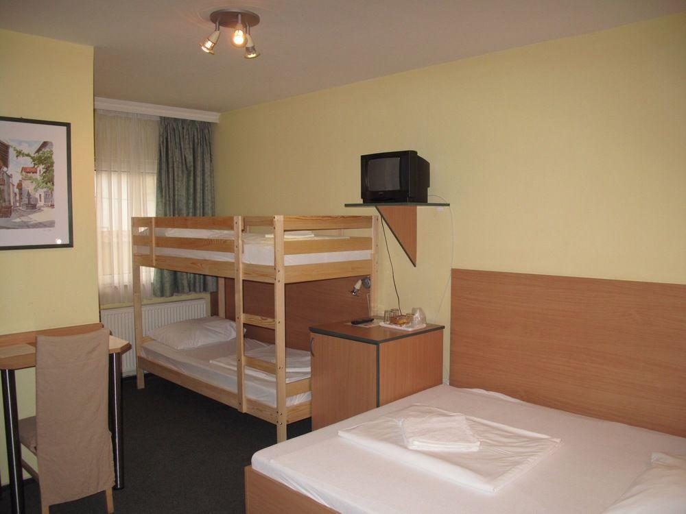 Nocleg ze śniadaniem Alfred Panzio 3*